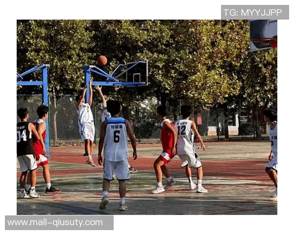 激情四溢的足球节黑板报展现青春活力与团队精神的完美结合